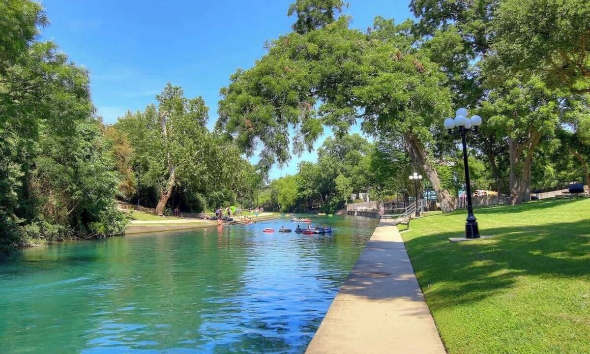 New Braunfels Condo | RRC A108 Grandmas River Haus