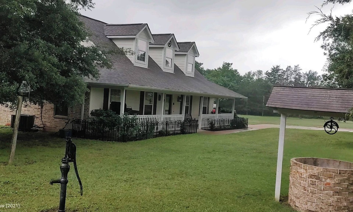 Bryan House | Rustic getaway on 3 acres - Only minutes from TEXS A&M University.