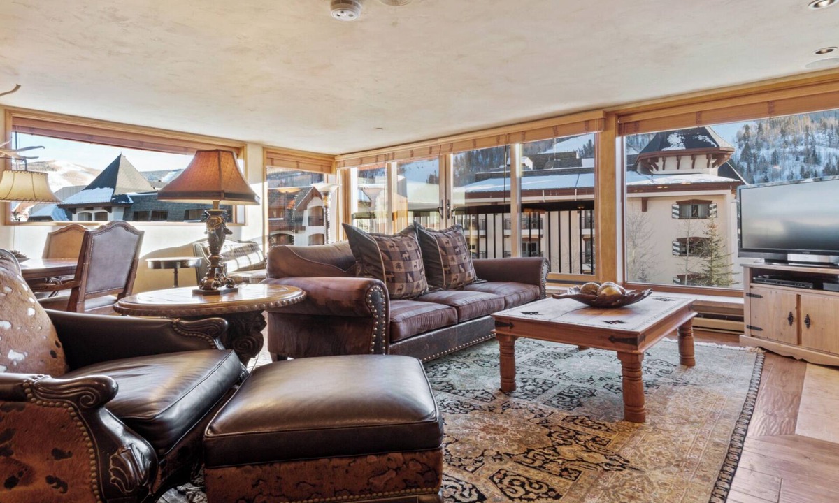 Vail Condo | Rustic Mountain Retreat 2BR Balcony & Vail Mountain Views