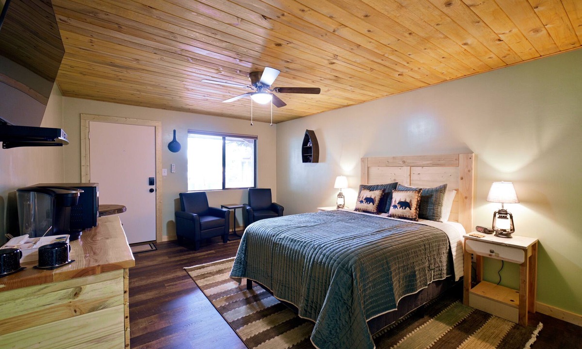 Overgaard Hotel | Rusty Buck Inn