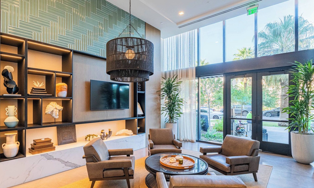 Downtown Phoenix Hotel | Saiya Lux Stay w HeatedPool-Gym-EV-Sauna