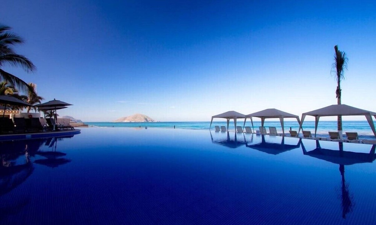 Marina Mazatlan Hotel | Secluded Junior Suite w Jacuzzi & Pool Ideal for Couple Getaway