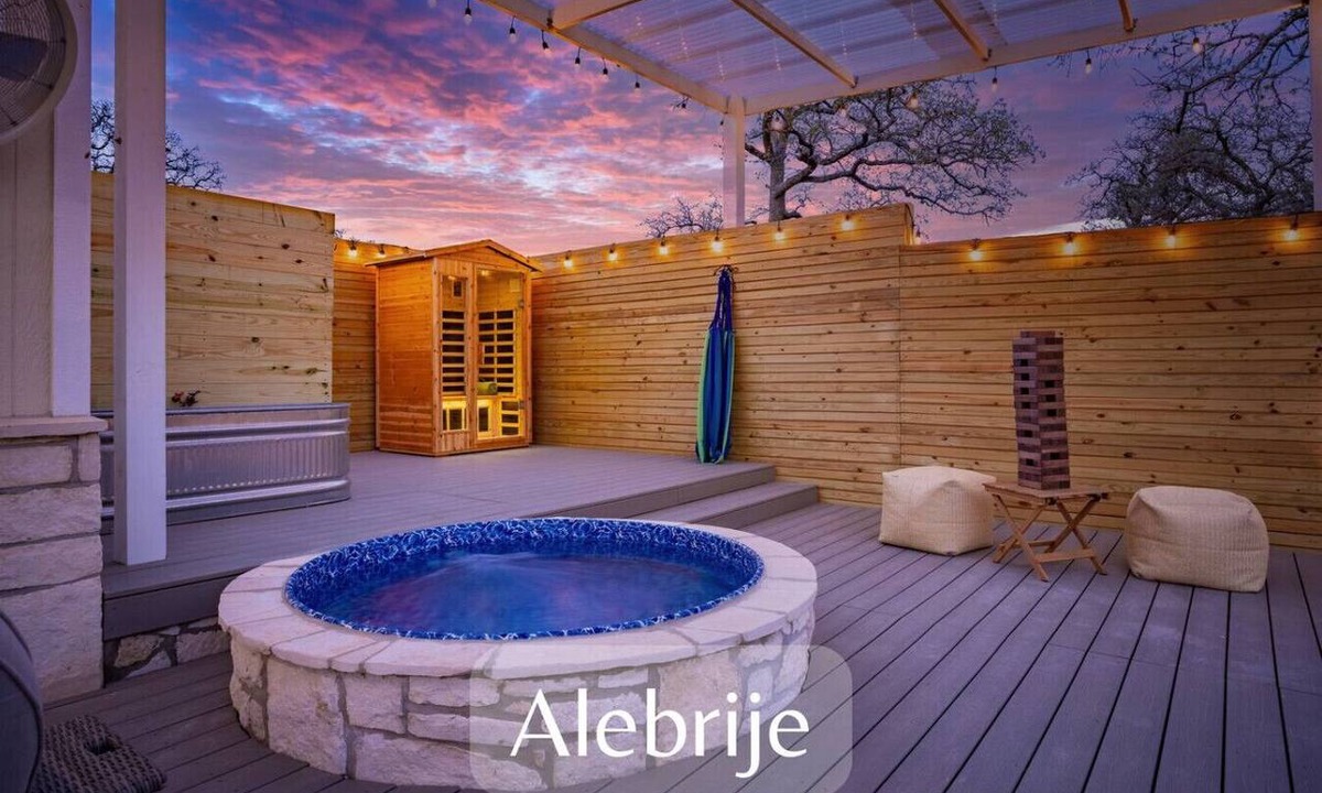 Wimberley Villa | Secluded Luxury Couples cabin | Sauna & Pool