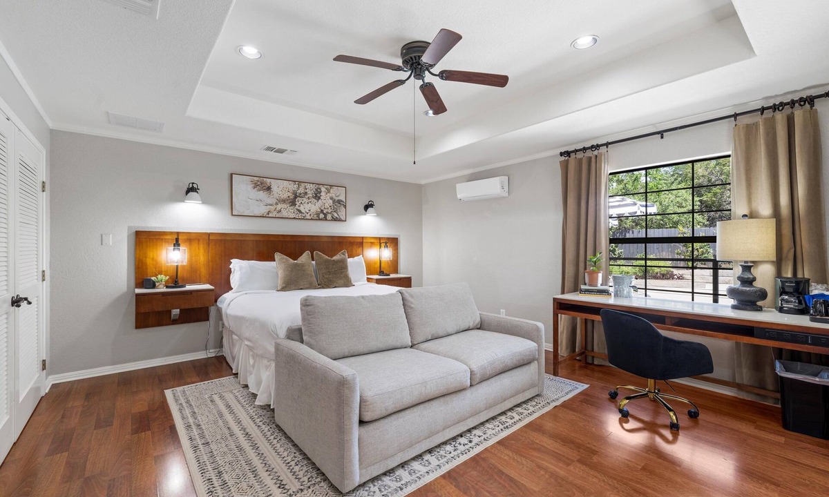 Crawford House | Secluded Poolside Getaway where Boutique Hotel Vibes meet Nature