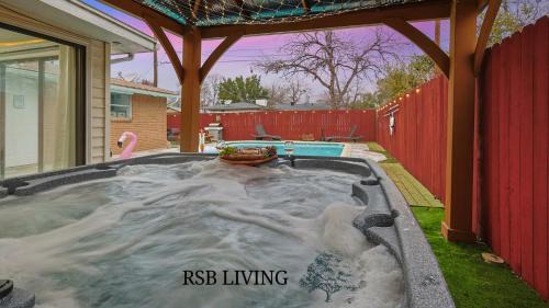 Irving House | Serene 5BR 2B Home with Pool Hot Tub & Fire Pit