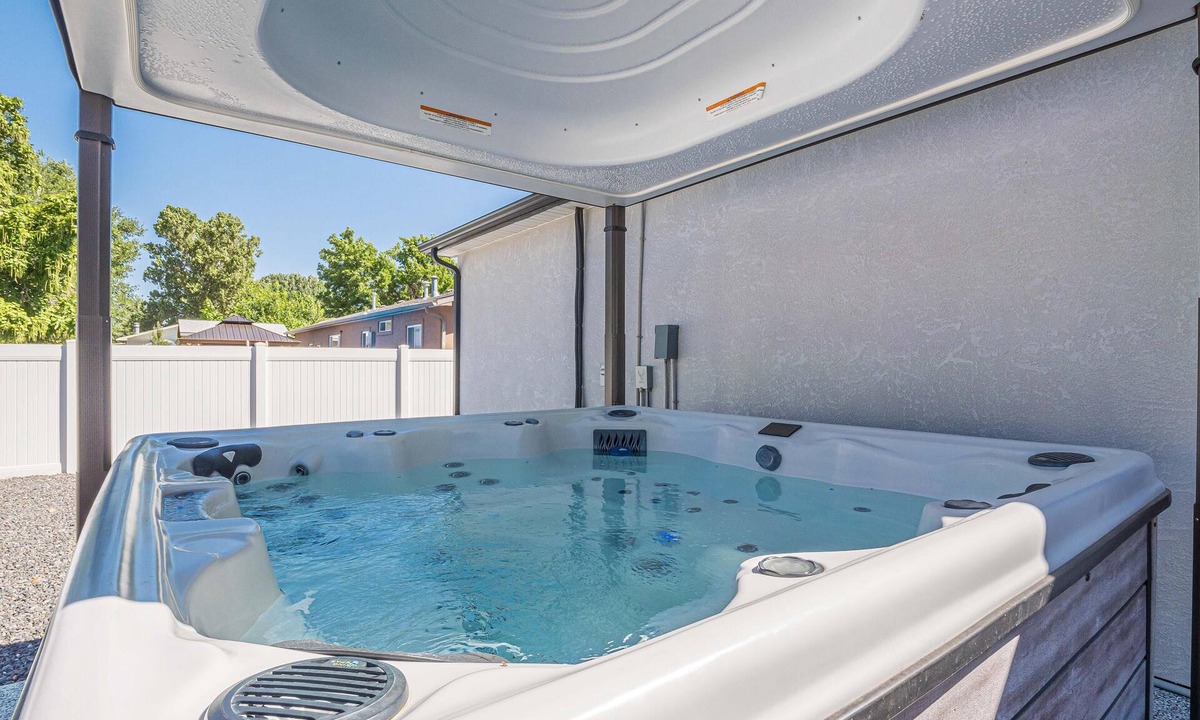 Fruita House | Serene Retreat: Pool Table & Hot Tub
