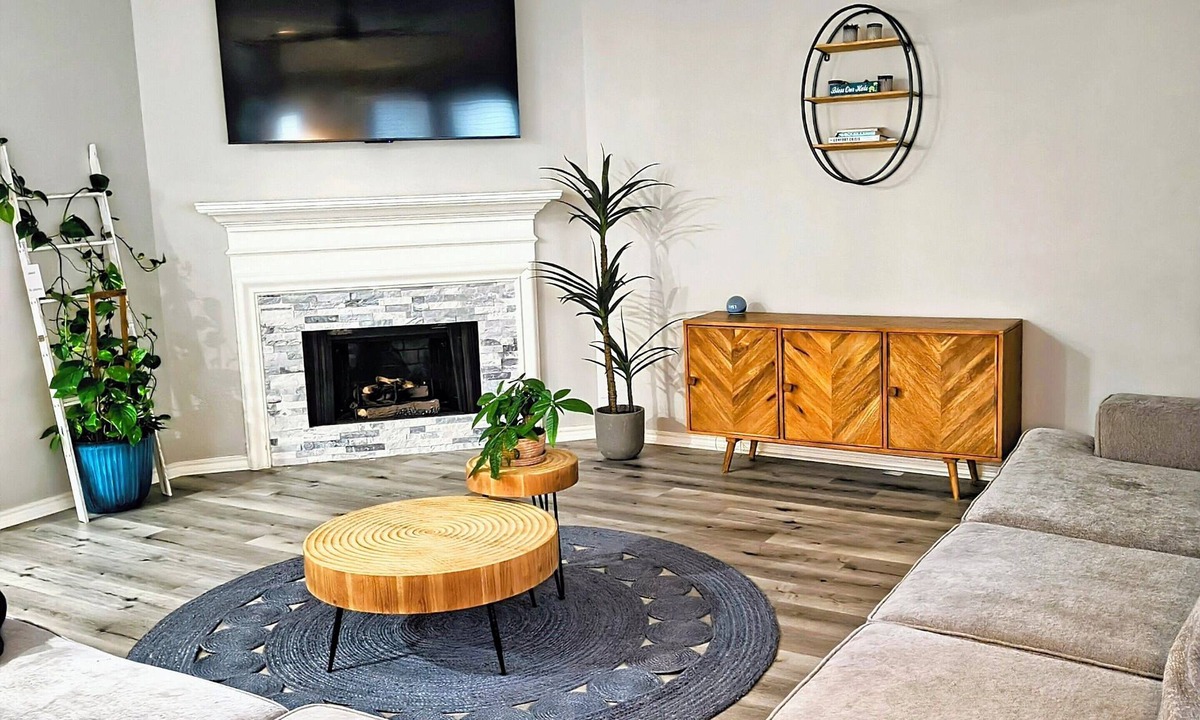 Pearland House | Shadow Creek Ranch 4 bedroom 2 bathroom with POOL. Pet friendly