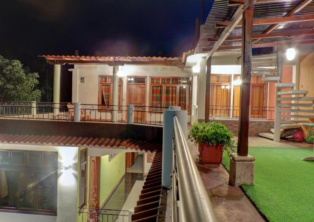 San Pedro La Laguna Hotel | SHANTI SHANTI Hotel & Restaurante