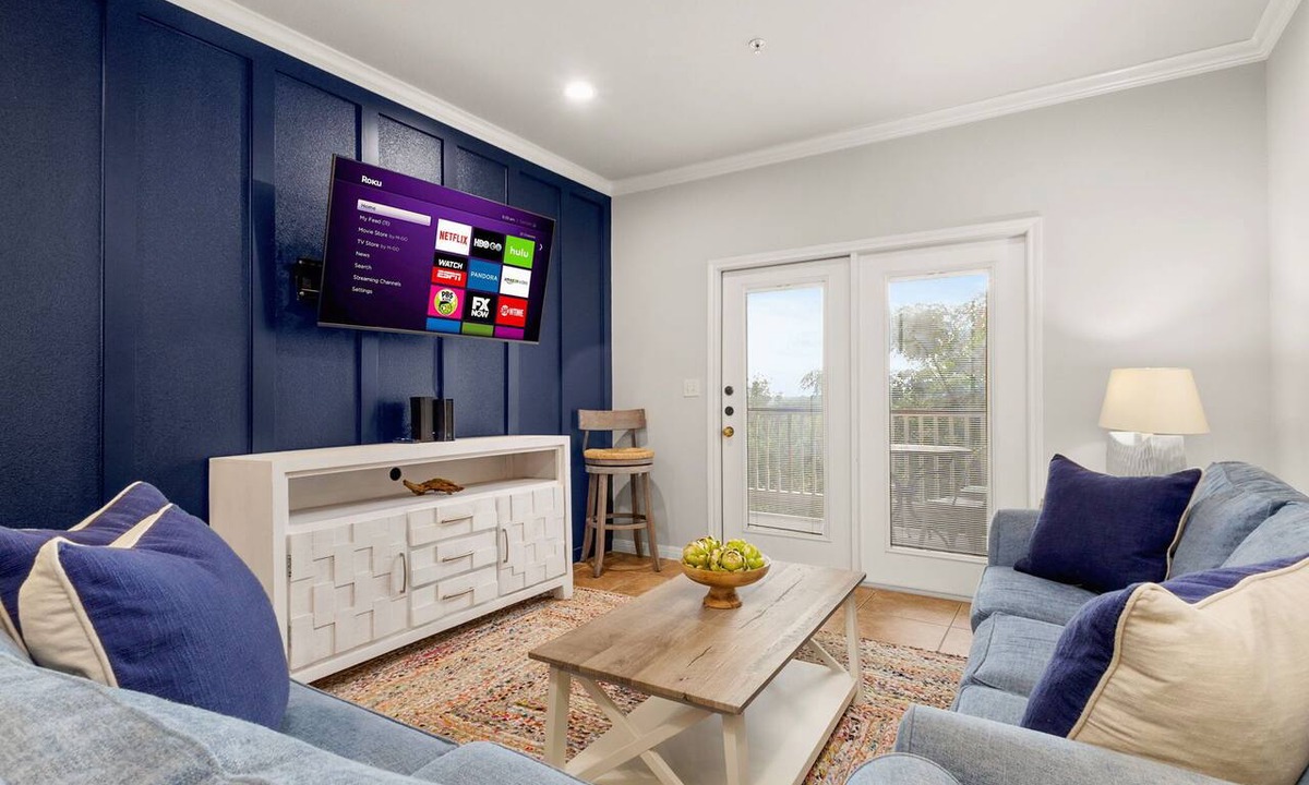 Gruene Condo | Shared Pool | Near Gruene Hall & Schlitterbahn
