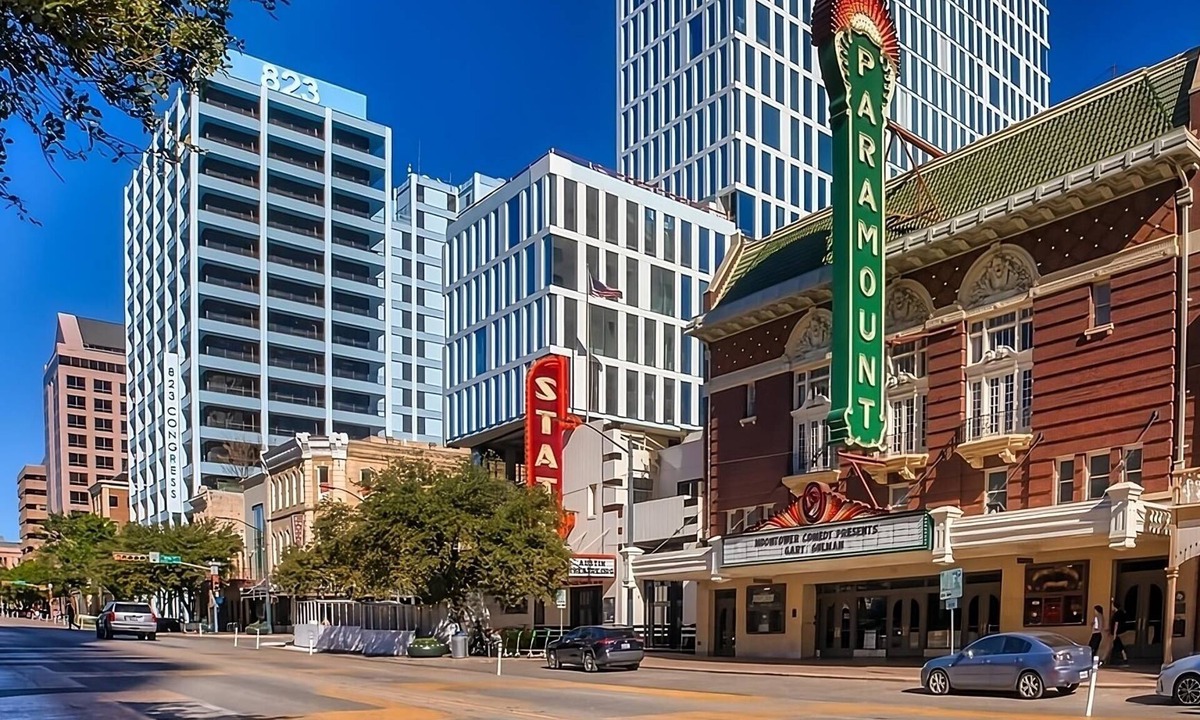 St. Johns Hotel | Short Drive to Darrell K Royal–Texas Memorial Stadium, FREE Parking, Pool!