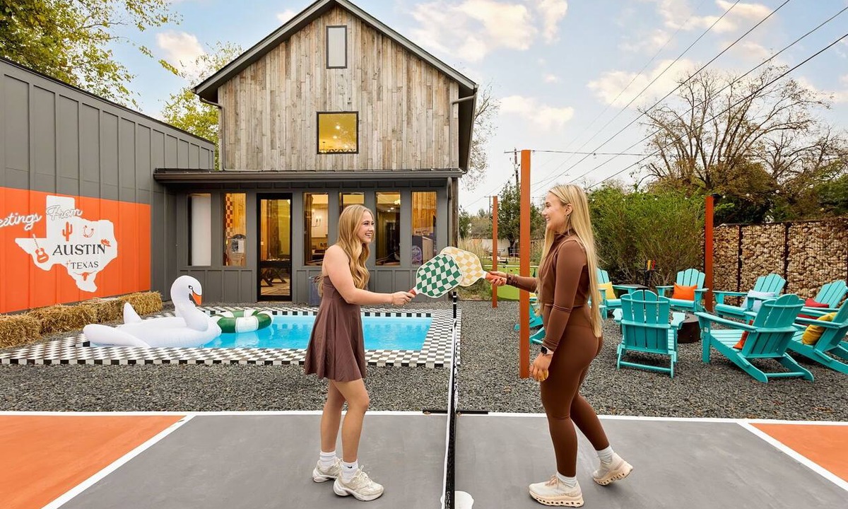 Govalle House | Silo ATX: Pool~Pickleball~Every Amenity! TX Top 10