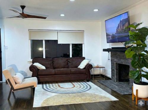 Northwest Dallas House | Simple Comforts Home - Midway Hollow North Dallas - Pets Welcome