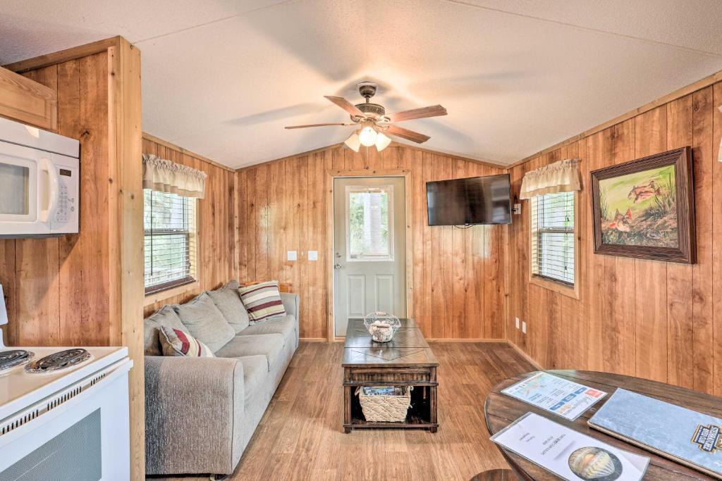 Steinhatchee House | Single-Story Home Unit 2 with Community Dock!