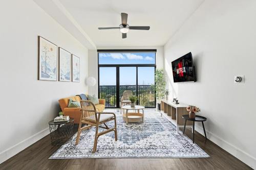 Texas Medical Center Apartment | Skyline LUXE - Garage, Pool & Gym