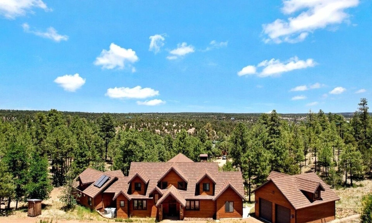 Heber House | Sleeps 20+ 7-Bed Forest Lodge 4.5-Acre Private Estate With Mountain Views!