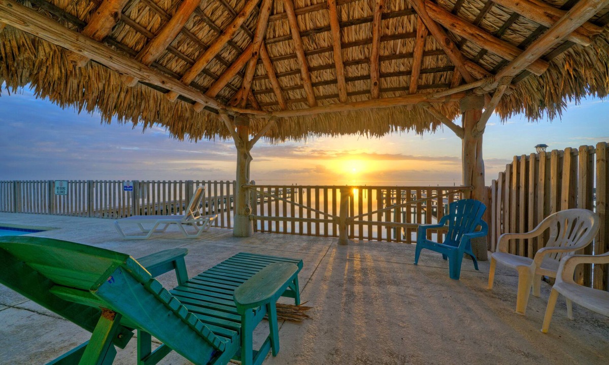 Flour Bluff House | Sleeps 84, 9 Homes | Private Boat Dock, Waterfront Pool, Views | Laguna Village
