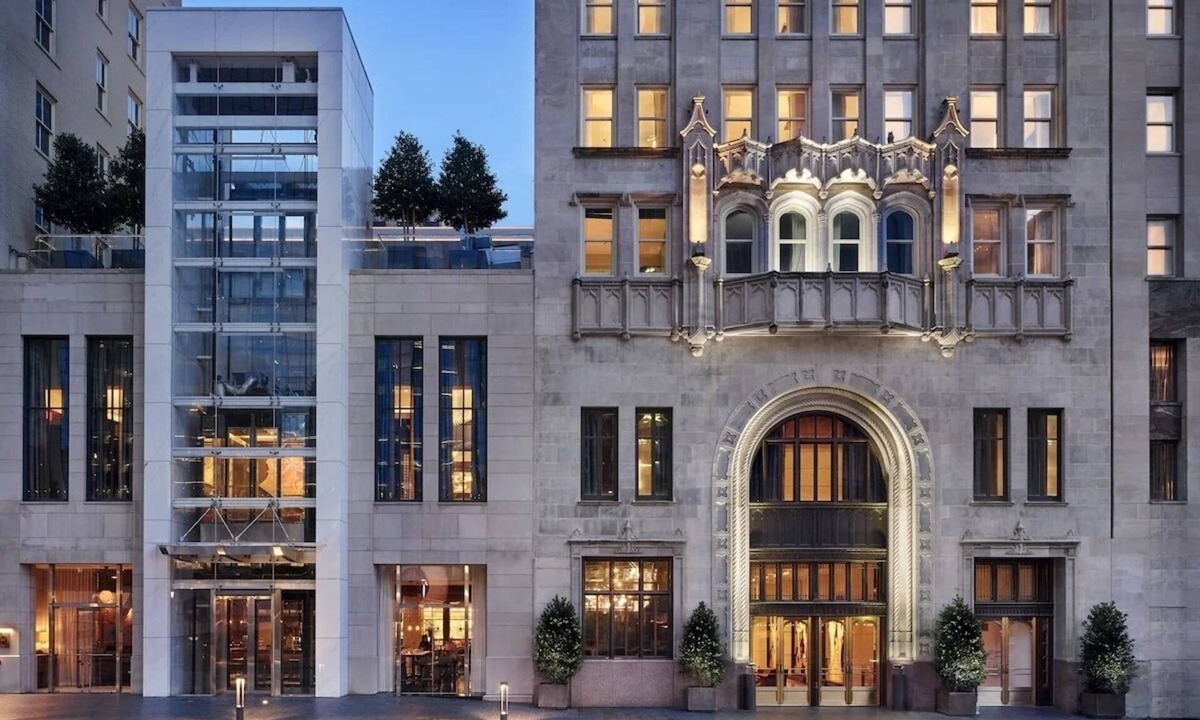Downtown Dallas Hotel | Soaring Ceilings and Floor-to-Ceiling Views in a Modern Loft Retreat