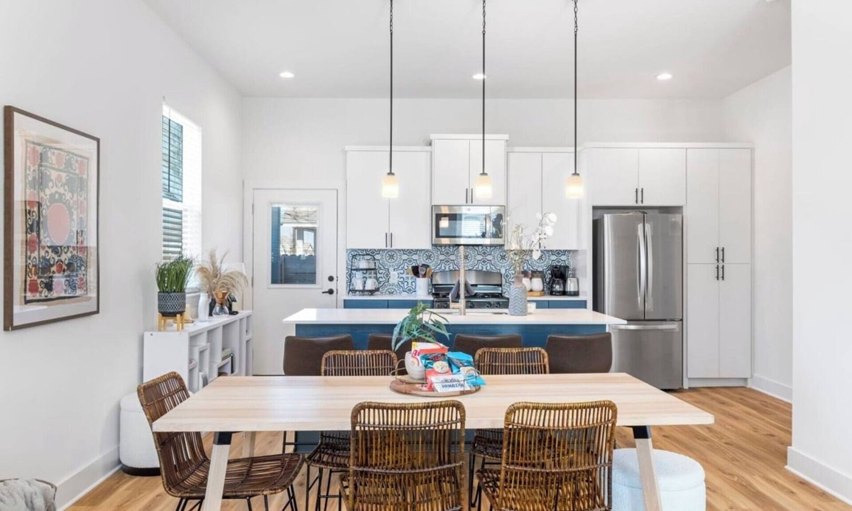 Montopolis House | Sol House . Sweet for Groups . 3 min to Airport