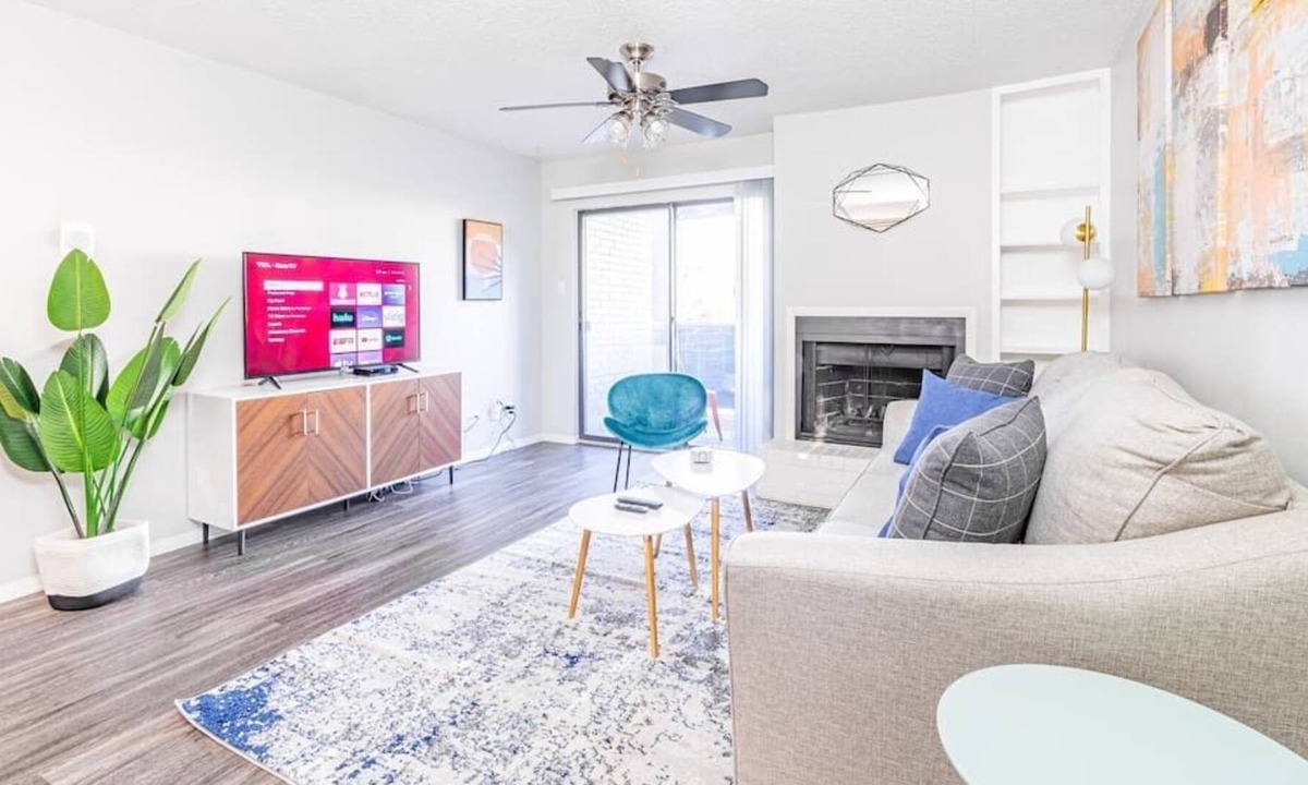 South Lamar Apartment | SoLa 1BR work & play, close to Downtown