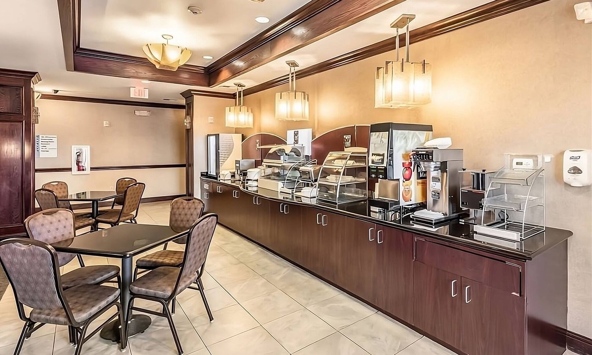Mineral Wells Hotel | Spacious 2 King Beds Room w/Free Parking + Breakfast! Near Clark Gardens
