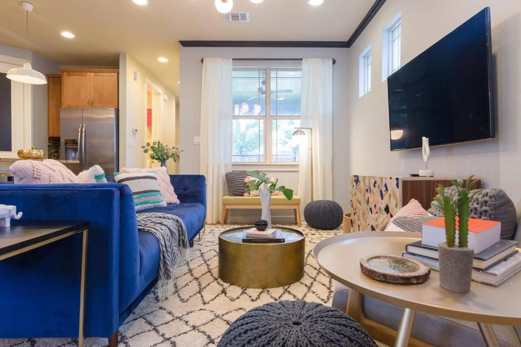 Greater South River City House | Spacious 3 BR near Downtown by Domio