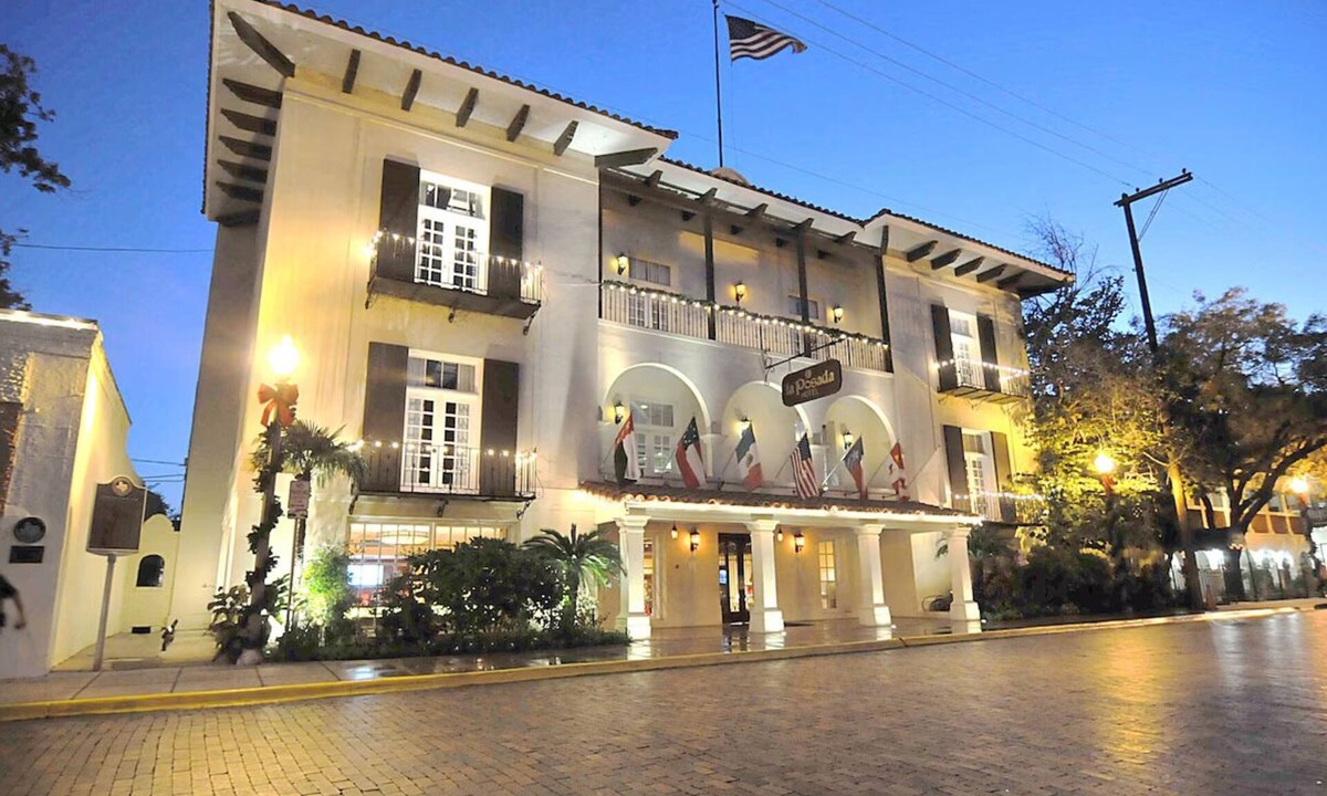 Western Division Hotel | Spacious 3 King Suite with Pools, Grill & Bar Near Laredo Dining & Shops