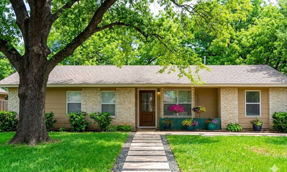 South Manchaca House | Spacious 3BR SoCo Family Home❤️ Large Private Yard | Minutes to Downtown