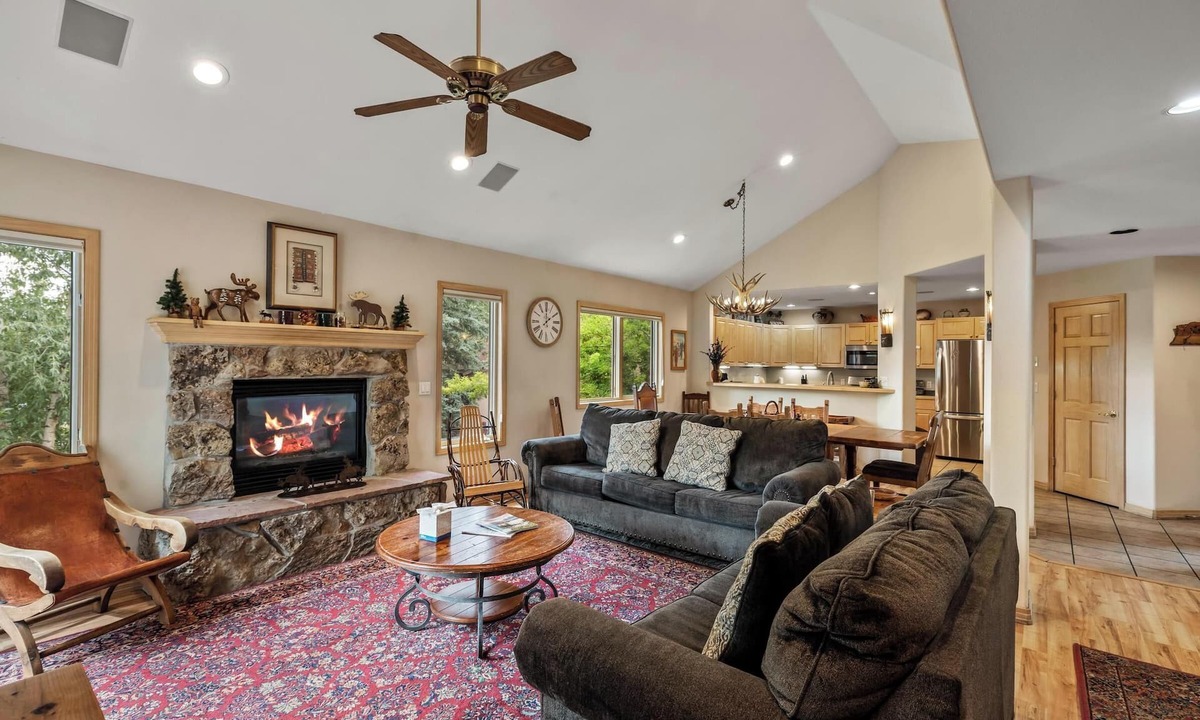 Steamboat Springs House | Spacious 4BR Luxury Home Near the Slopes | Ideal for Families and Groups!