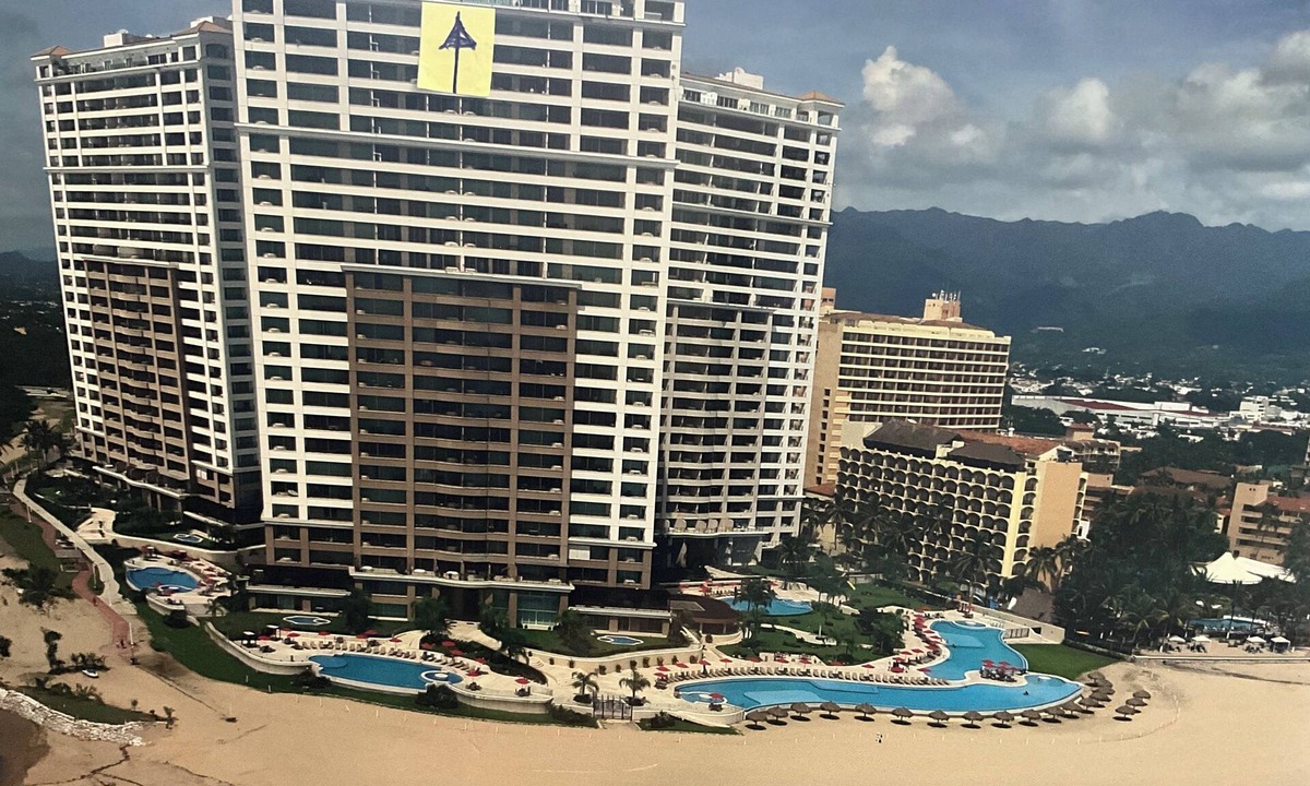 South Hotel Zone Condo | Spacious 5-bedroom Ocean Front Penthouse in tranquil Puerto Vallarta with AC