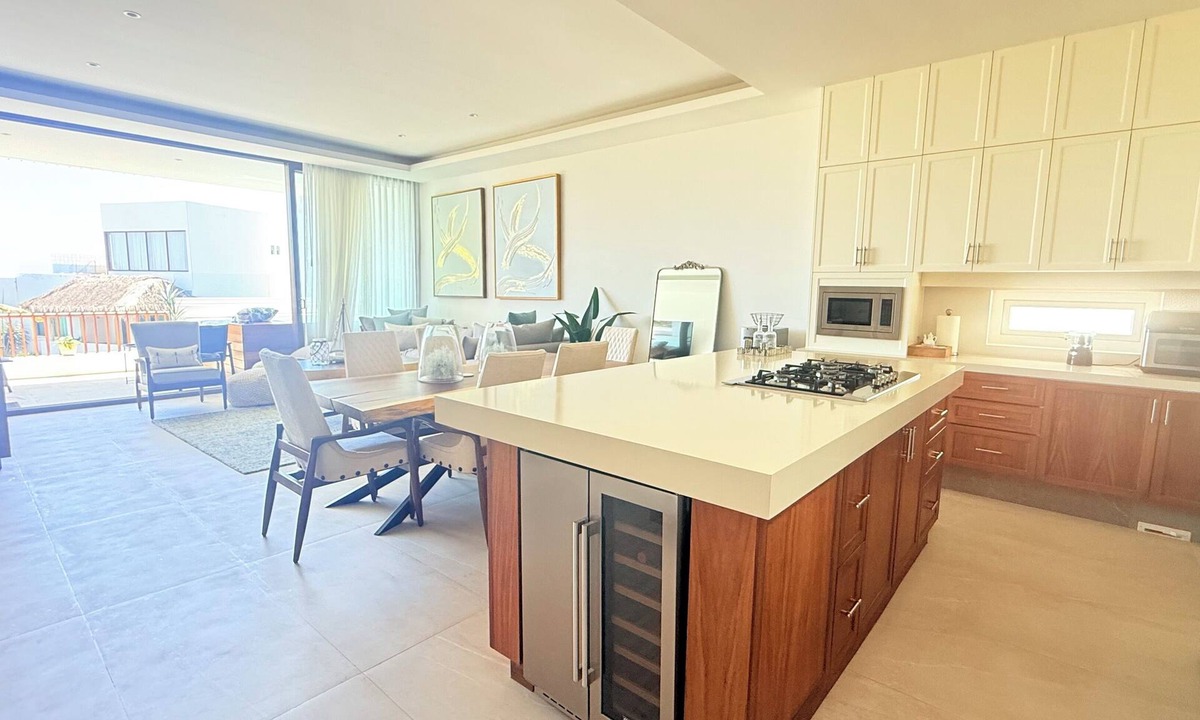 La Puntilla Apartment | Spacious 5-bedroom apartment in cool Cruz de Huanacaxtle with AC, WiFi
