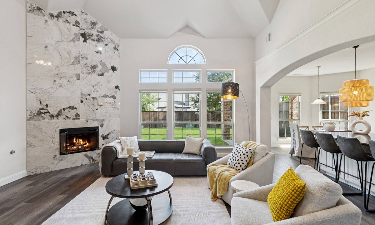 McKinney House | Spacious 6BR Villa for 14 · Home Theater, Game Loft & Gym · 10 Min to Universal
