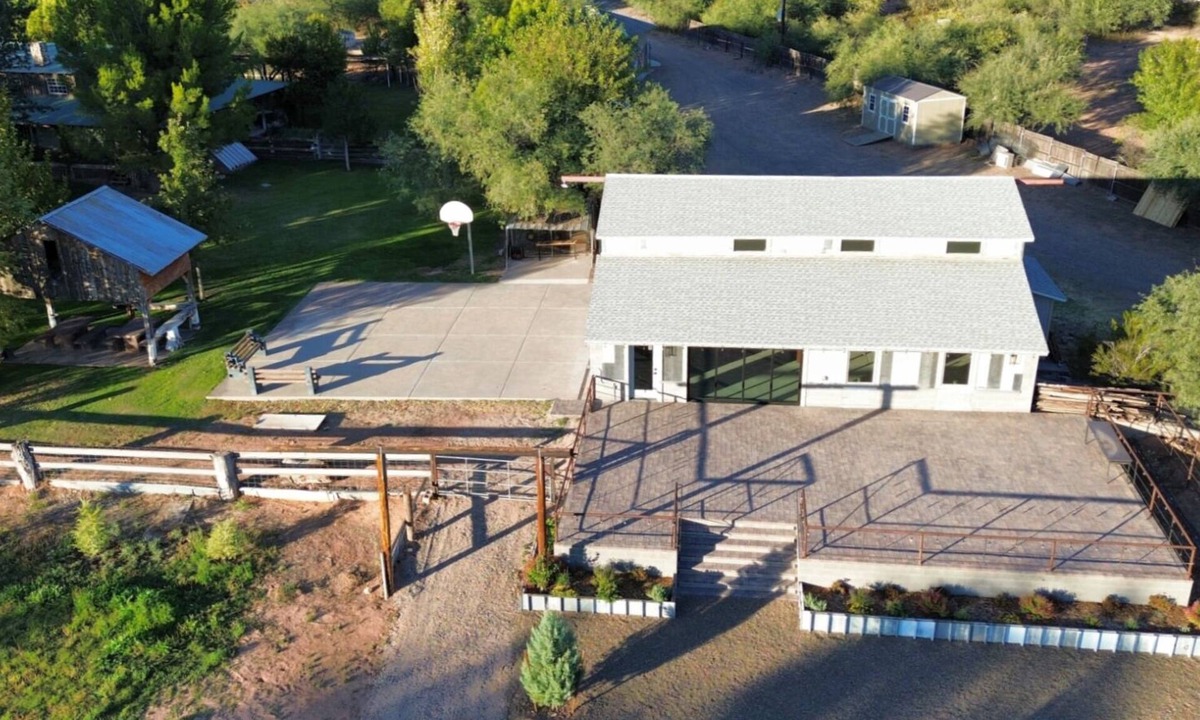 Cottonwood House | Spacious 8BR Ranch Sleeps 16 Near Sedona Perfect for Large Groups