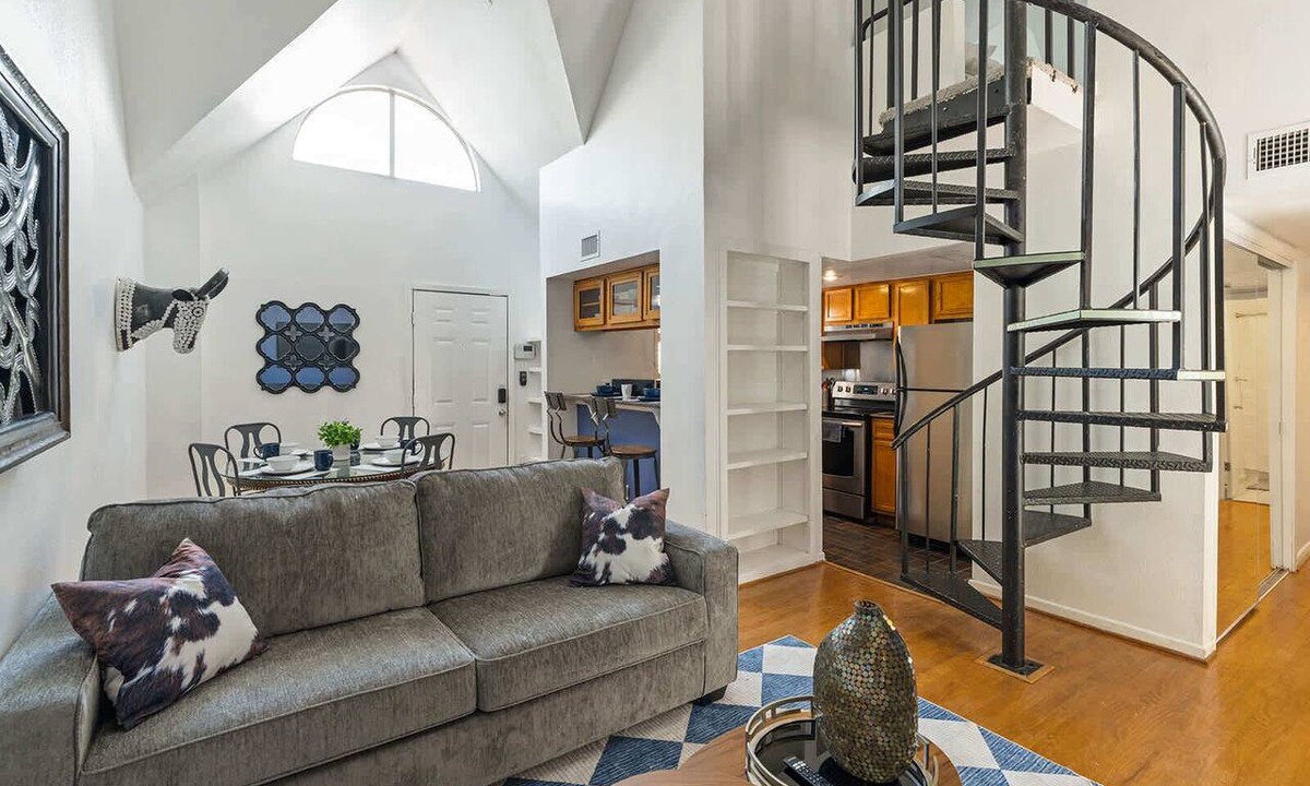 Waller Creek District Apartment | Spacious Austin Loft 4BR Sleeps 12