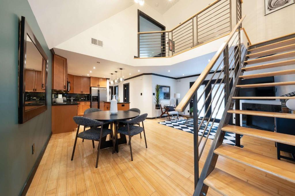 Waller Creek District Apartment | Spacious Austin Loft Sleeps 8 with Balcony