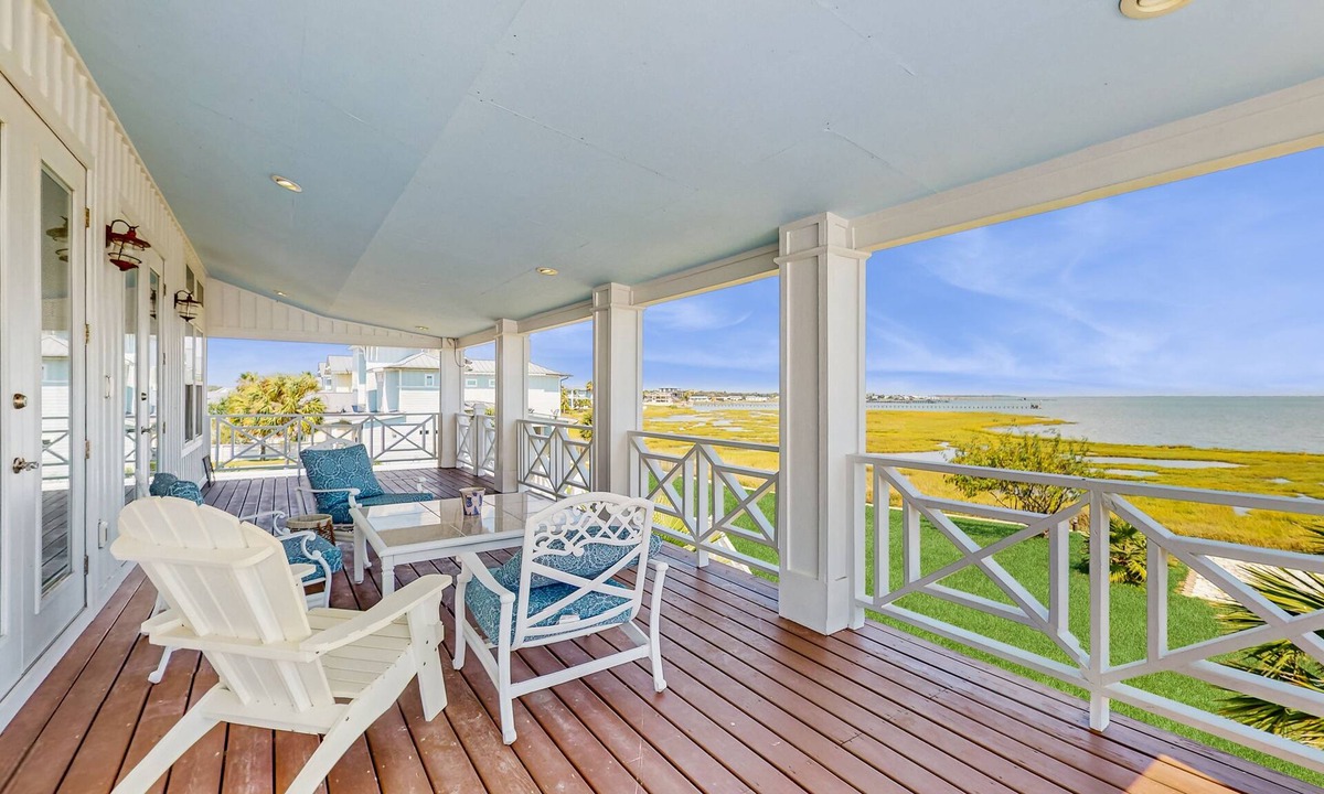 Rockport House | Spacious Bayfront home with full kitchen, patio, balcony & water view
