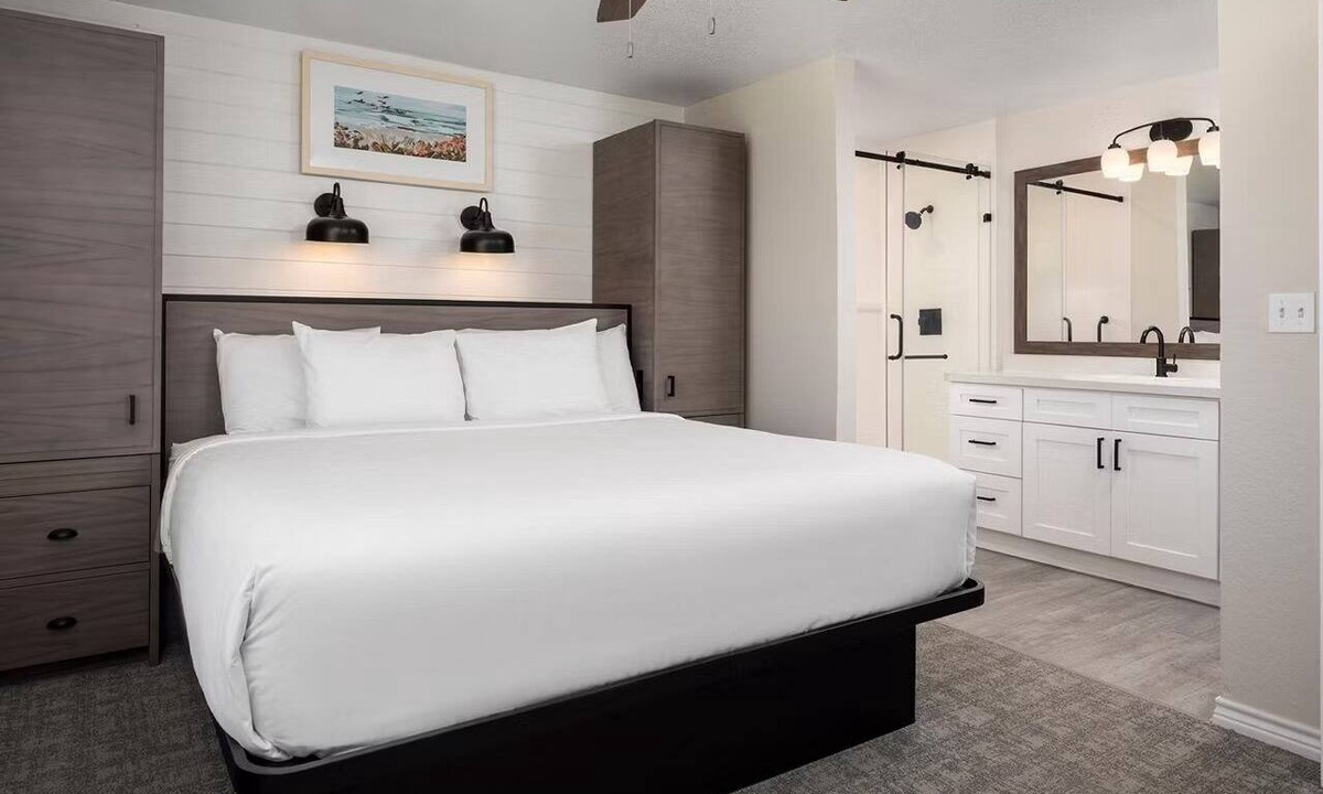 Galveston Hotel | Spacious Beach Resort Stay w/ Full Kitchen, Dining & Sports Courts!