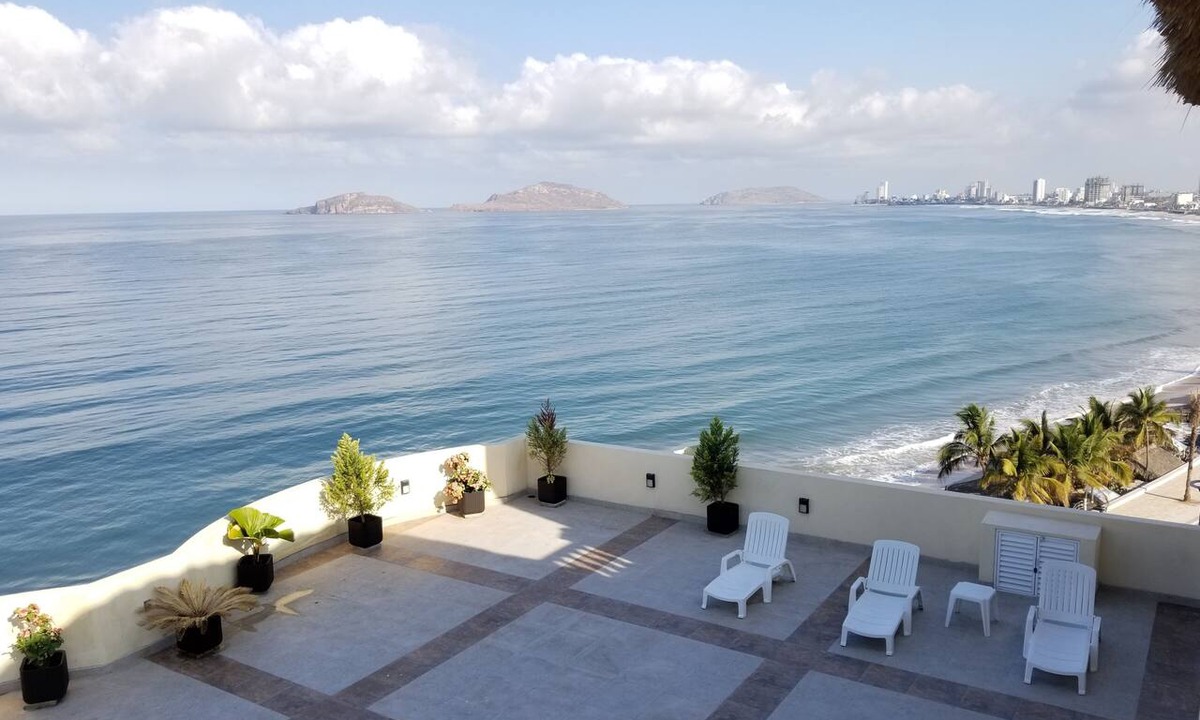 Ferrocarrilera Condo | Spacious beachfront 1 master suite, 1 1/2 bath La Bahia #202