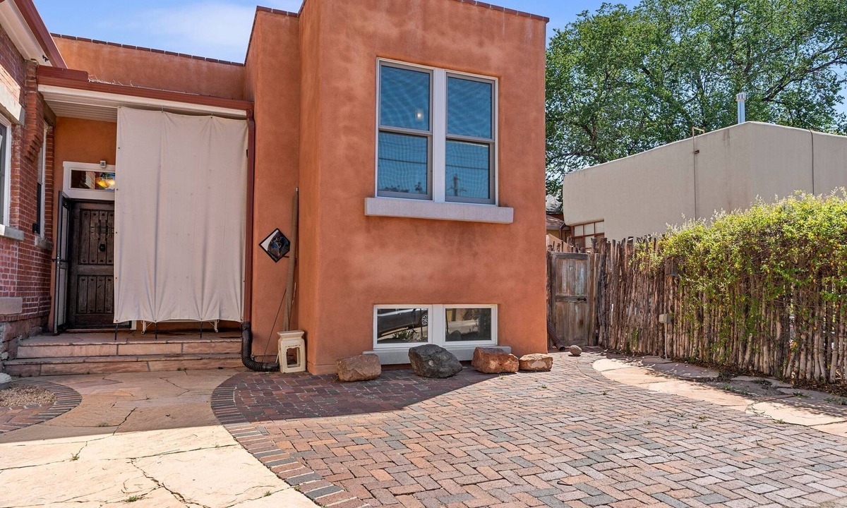 South Capitol House | Spacious & Beautifully Furnished 2Bed/2Bath by Railyard/Plaza!