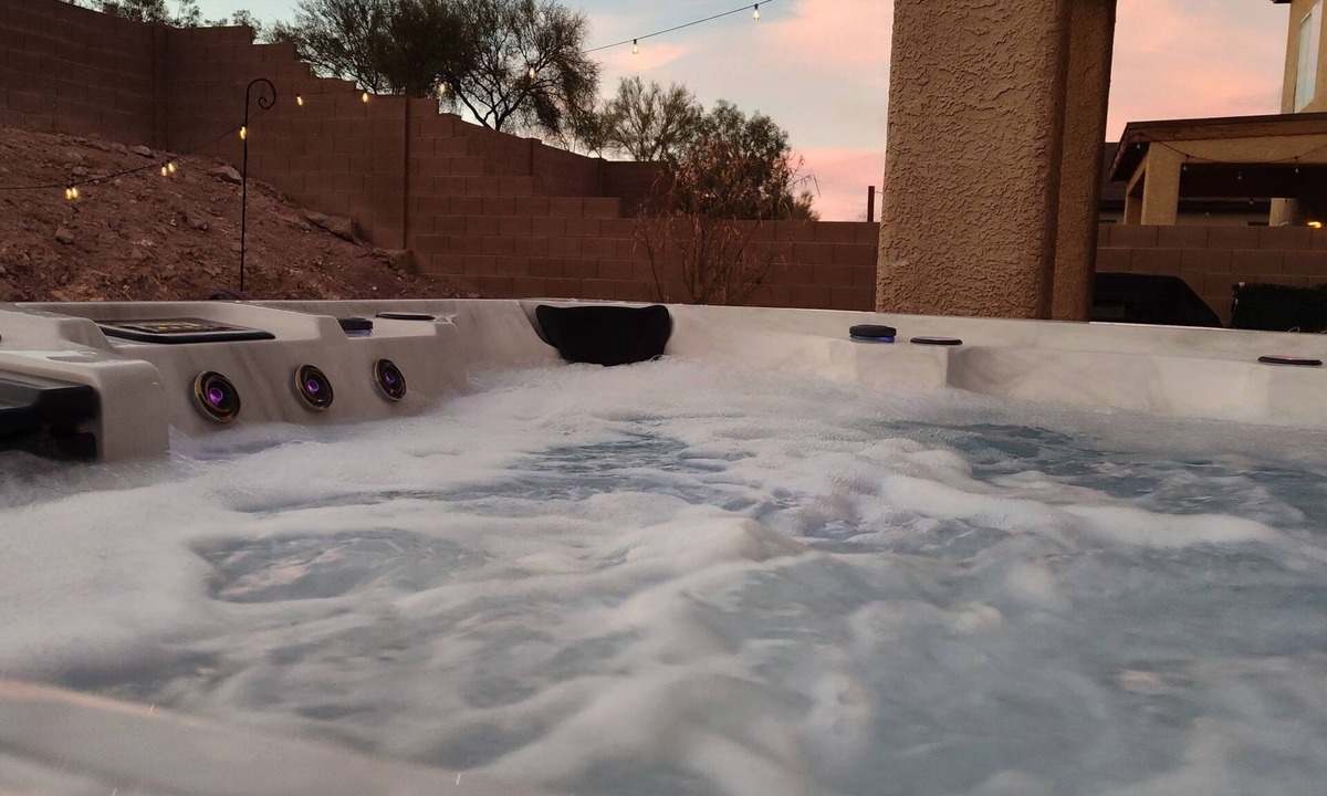 Drexel Heights House | Spacious Stargazing Sleeps 8-10 Secret Gem 4BR, HotTub, Treadmill, Keyless Entry