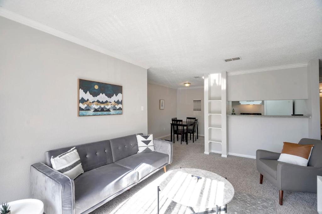 Midland House | Spacious Suite next to Midland Airpark