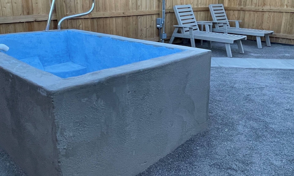 Truth or Consequences Apartment | Spacious 2-bedroom apartment with private Hot Spring Tub!
