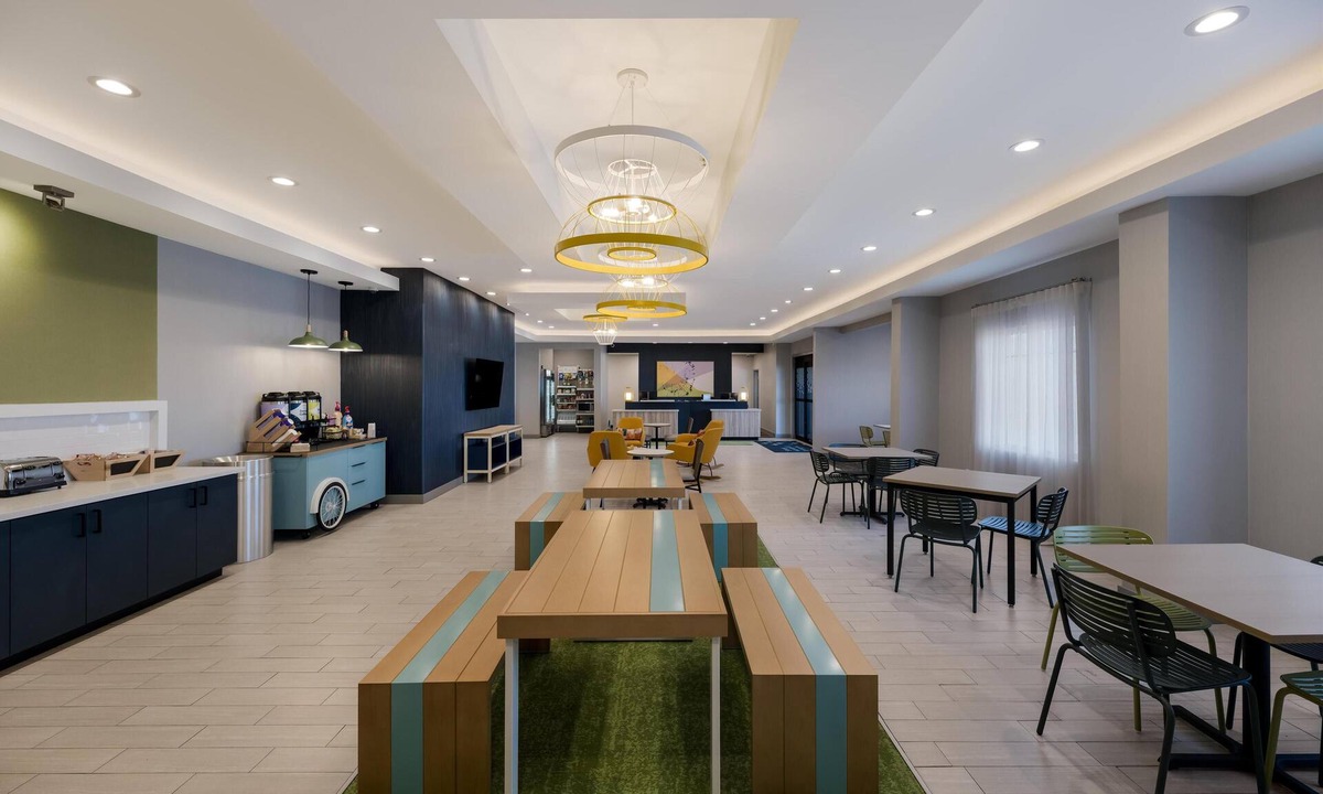 Midland Hotel | Spark by Hilton Midland South