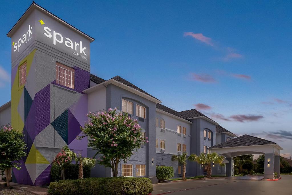 Missouri City Hotel | Spark By Hilton Missouri City