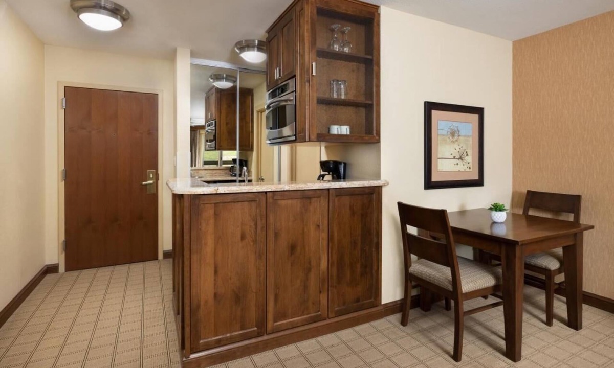 Mount Crested Butte Hotel | Standard Double Queen, 2 Spacious Rooms | Pet-Friendly - Elevation Hotel