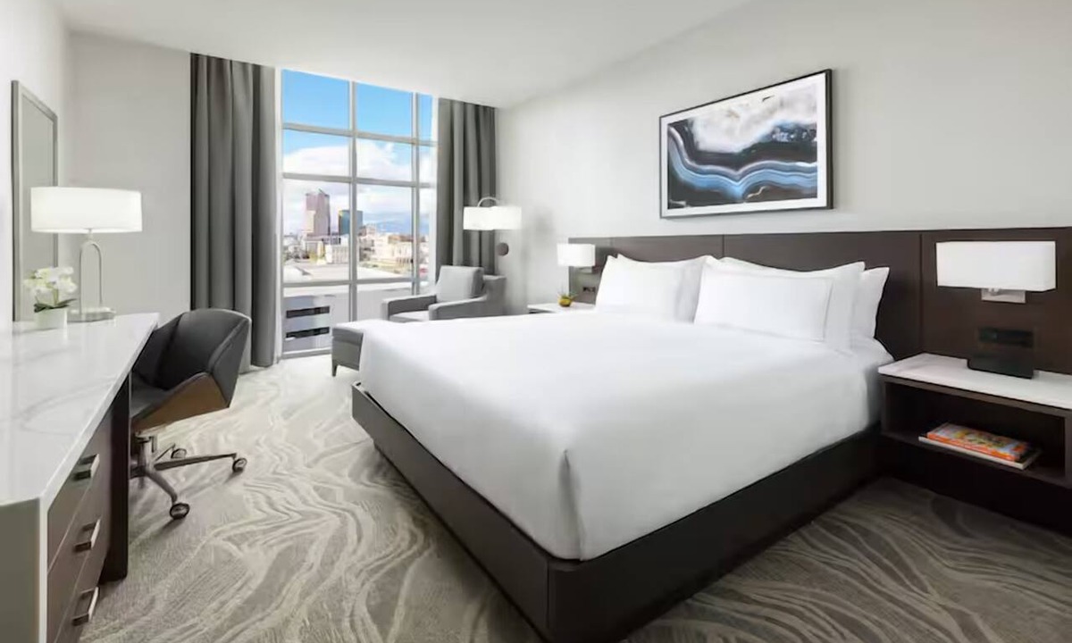Downtown Tucson Hotel | Std 1 King, DoubleTree Tucson, Spacious Room & Restaurant, Close to University