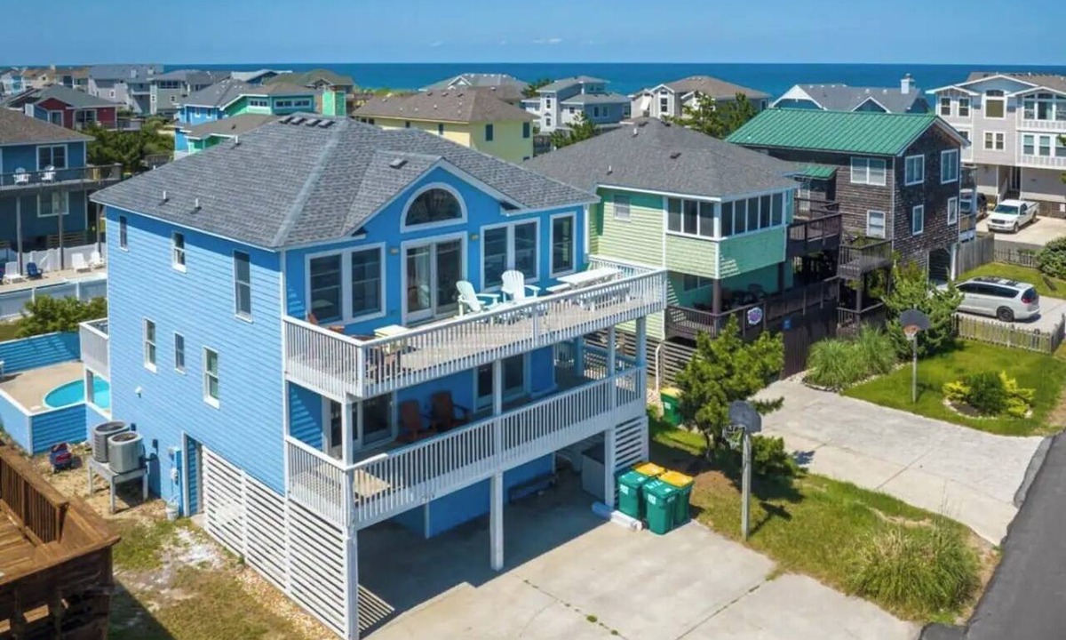 Ocean Sands House | Steps from the beach! Stylish 5-bedroom house in lovely Corolla