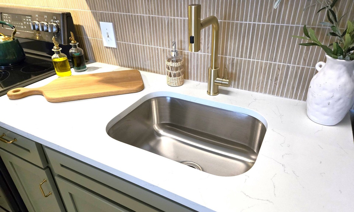 Downtown Denver Condo | STUDIO 21 – COMFORT, STYLE, CITY CONVENIENCE, MOUNTAIN VIEW, POOL, AND GYM