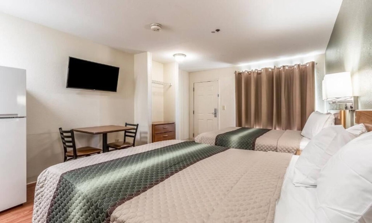 Maryvale Hotel | Studio 51 Extended Stay Hotel