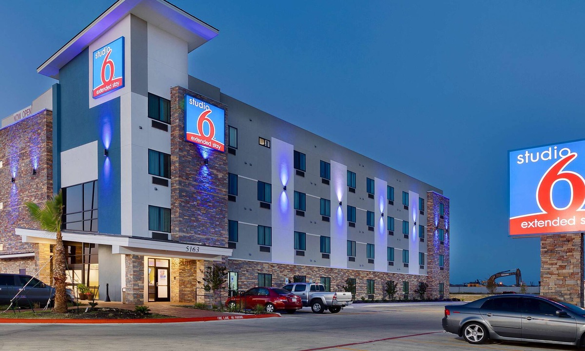 Buda Hotel | Studio 6 Buda, TX