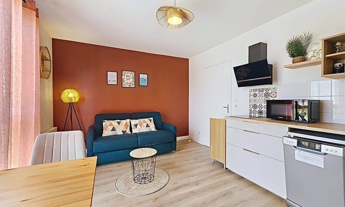 Meyzieu Nord Ouest Apartment | Studio-Classic-Ensuite with Bath-Garden view